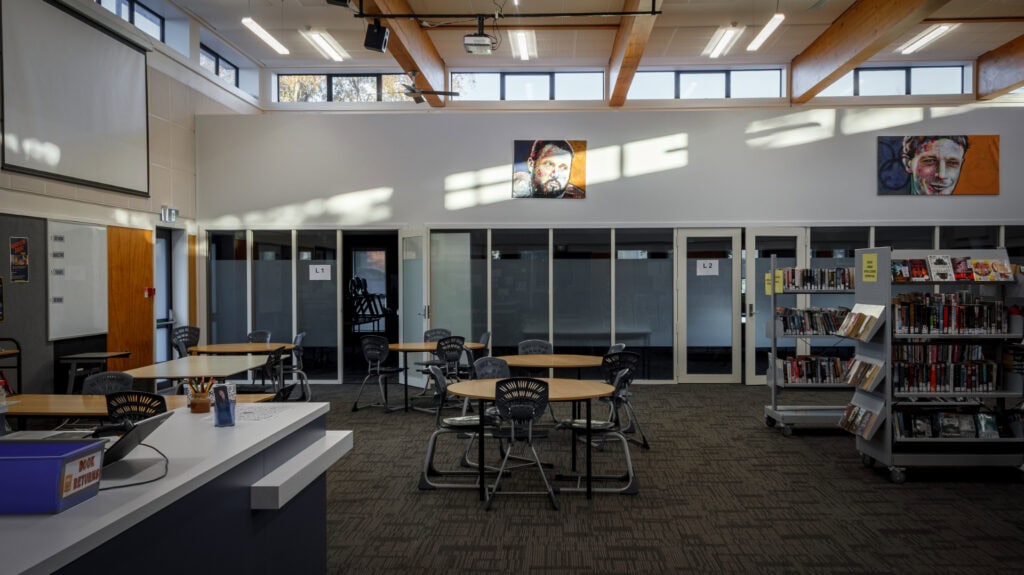 Adaptable spaces for presentations, classes and reading
