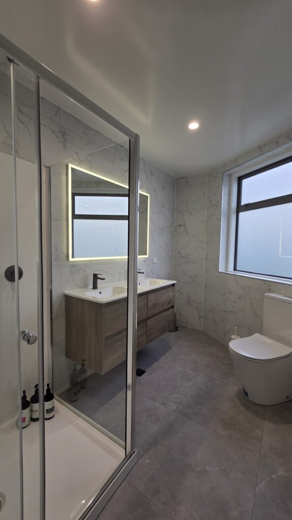 06 Bay Hill Apartment Ensuite